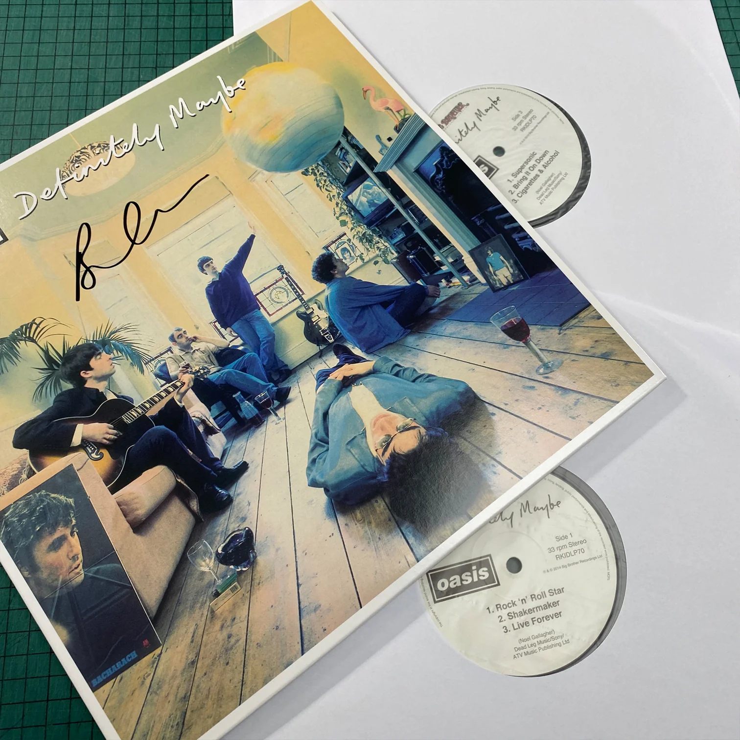 Oasis - Definitely Maybe - Unplayed Vinyl - Signed - New Item - Image 2